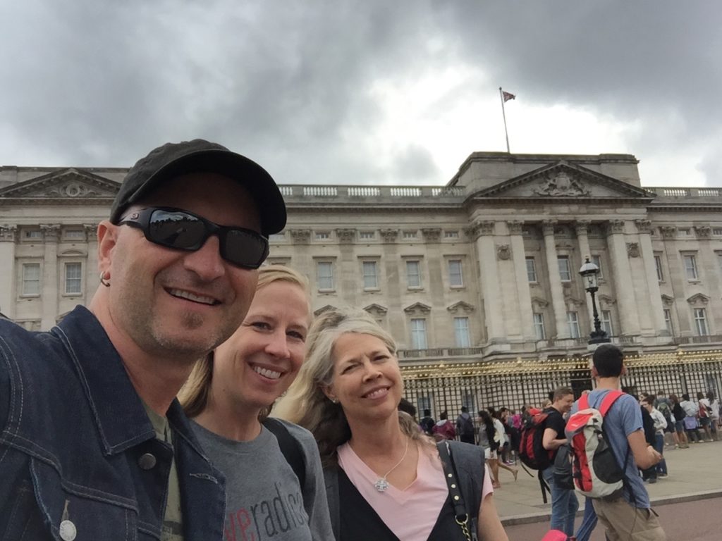 Author Linda Thompson with NEELY at Buckingham Palace